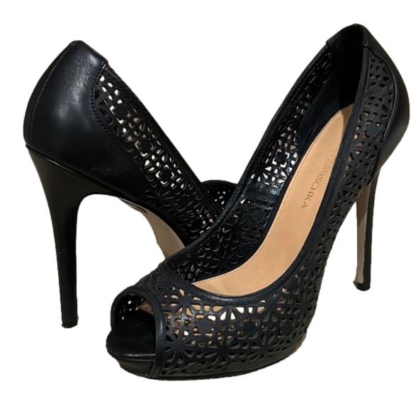 Badgley Mischka Leather Lasercut Accents Black Pumps Size 8.5 M - Picture 1 of 16